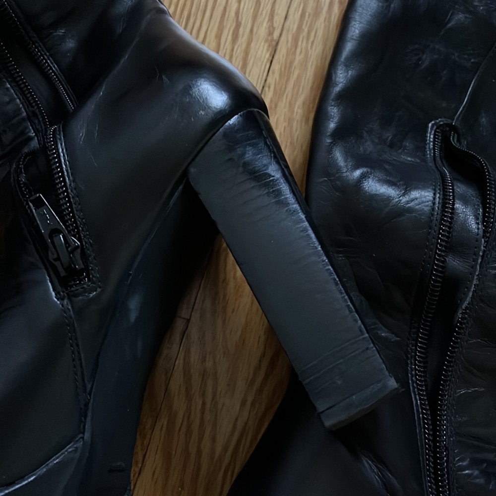 Stuart Weitzman - Picture 6 of 6